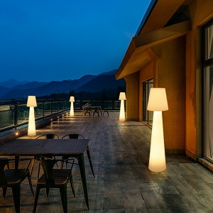 Φεστιβάλ Διακοσμητικό πολυαιθυλένιο υπαίθριο LED LED Lamp Floor Floor για πάρτι γκαζόν κήπου και υπαίθρια εκδήλωση διακόσμηση φωτισμός LED LED LAMP